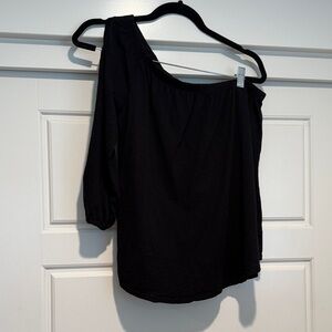 5/$25 Velvet By Graham and Spencer Off-Shoulder Top EUC